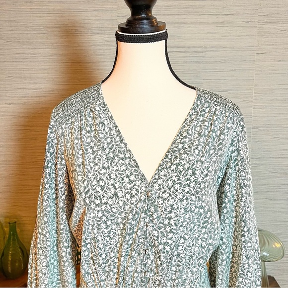 Veronica Beard Desio V-Neck Mini Dress Womens Size 2 Green Silk Smocked - Picture 2 of 9